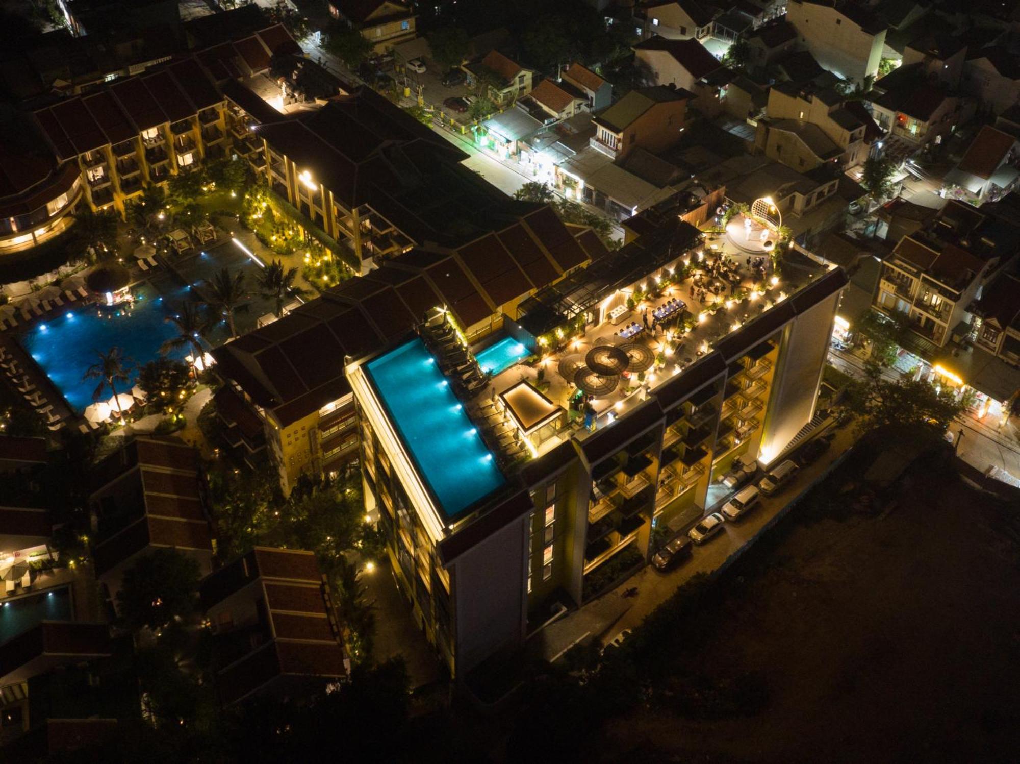 Bel Marina Hoi An Resort Exterior foto Aerial view of the resort at night